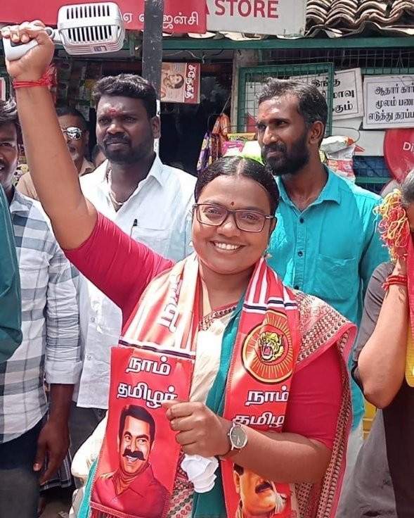 samooganidhi's tweet photo. நாம் தமிழரின் அடுத்த MP 😍❤🔥

நாகப்பட்டினம்  Locked🔥

#Karthika_For_Nagapattinam 
#சீமானின்_சின்னம்_ஒலிவாங்கி_மைக் https://t.co/GNKtJk0UMS
