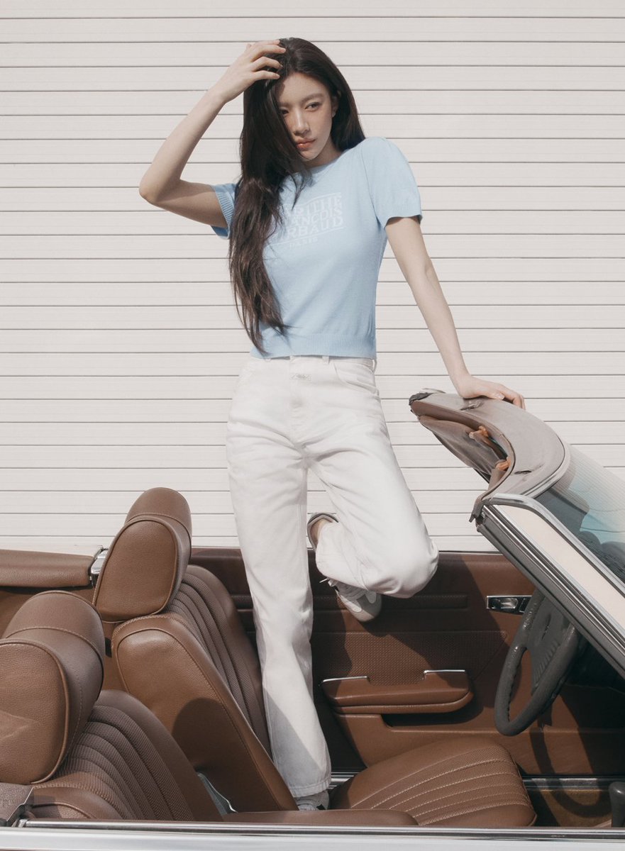 GO YOUN JUNG MARITHÉ 2024 SUMMER 'DRIVE MY CAR' Vogue Korea With the concept of 'DRIVE MY CAR,' the old car, which contains vintage colors and passage of time as if capturing summer sunlight, is used to create a natural look. With a sensuous pose and a mysterious atmosphere,…