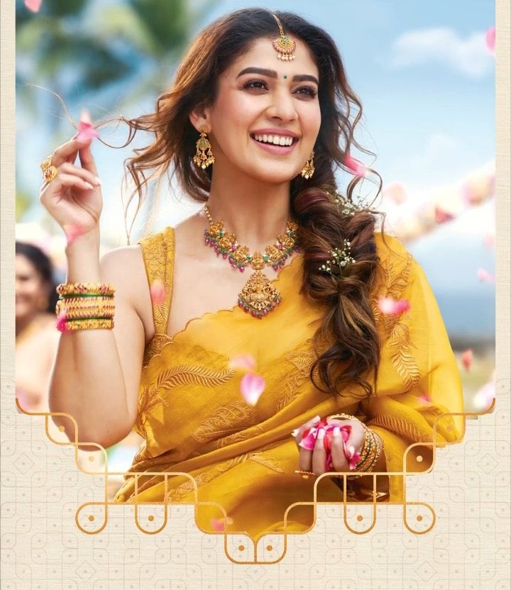 NayantharaU's tweet photo. Eid Mubarak friends 🌙! May you be filled with Happiness, Peace🙏 #EidMubarak https://t.co/J9fUXRYGFq