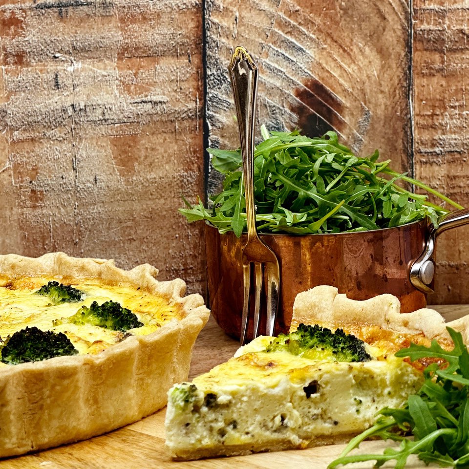 Broccoli & Stilton Quiche
Recipe: sarahsslice.co.uk/post/broccoli-…
It has a lovely homemade Shortcrust pastry filled with stilton cheese and fresh broccoli. 
#quiche #Quiche #broccoli #bluecheese #sarahsslice #pastry #pastrychef