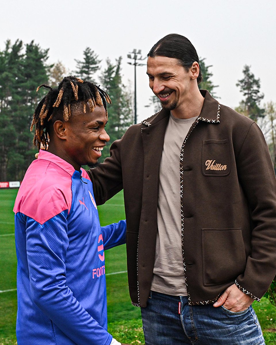 Nigerian and AC Milan player, Samuel Chukwueze links up with football legend, Zlatan Ibrahimovic. 🇳🇬 ⚽💫