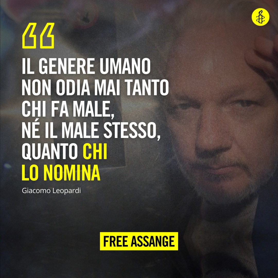 Julian Assange stato arrestato l'11 aprile del 2019. Cinque anni rubati alla sua vita per aver denunciato al mondo crimini di guerra. Chi quei crimini li ha commessi, invece, non è neanche entrato in un’aula di tribunale. Un’ingiustizia mondiale. #FreeAssange