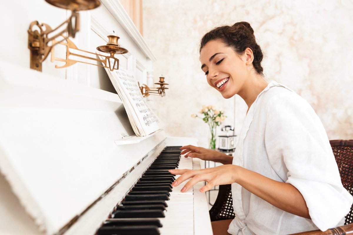 Mastering the keys? Elevate your piano practice with our top 10 proven tips! 🎹

Discover how to make each session count and play your way to greatness. 🎶

Dive in now:
sandc.ae/how-to-practis…

#SandCMusic #PianoPractice #MusicTips