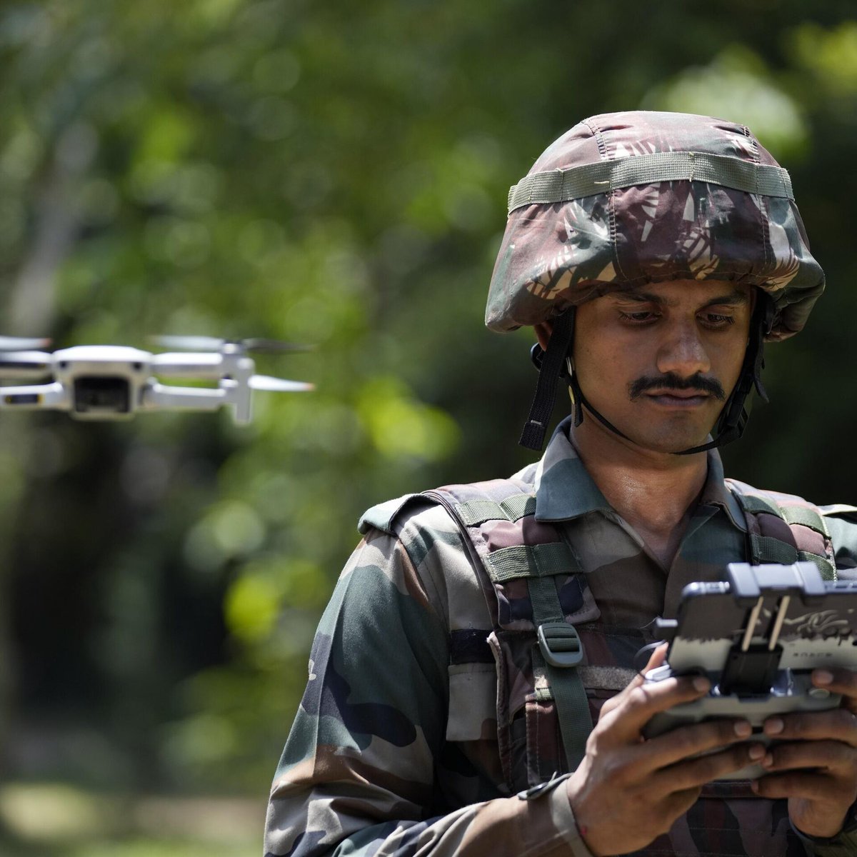TheGeostrata's tweet photo. New indigenous Drone System Deployed along the Northern Border

The #IndianArmy (@adgpi) has inducted seven new indigenous integrated drone detection and interdiction systems(IDD&amp;IS) along its northern border. https://t.co/oEfCwWty5e