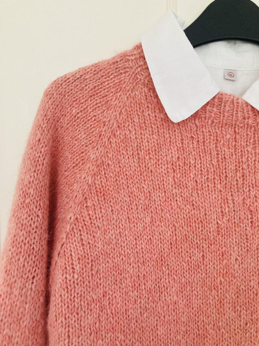 Simple raglan sweater in Soft peach #PantoneColour2024