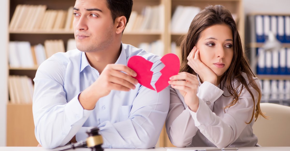 solmecke's tweet image. „Scheidungsbetrug“ oder wie soll man diese Masche nennen? Schreibt mal eure Vorschläge in die Kommentare! 🤓 In #Österreich ließ sich eine Frau nach dem Tod ihres ersten Ehegatten im Jahr 1981 zwölfmal vom selben Mann scheiden, um weiterhin Witwenpension zu erhalten. #Scheidung