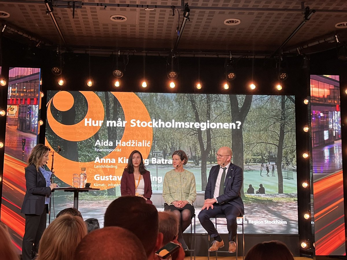 Regionens #Framtidsdagen2024. @GustavHemming inleder med att poängtera att trots regionens utmaningar är Stockholmsregionen ett av världshistoriens bästa platser att leva på. Bra även att statens brister för att lösa bostadsförsörjningen lyfts!