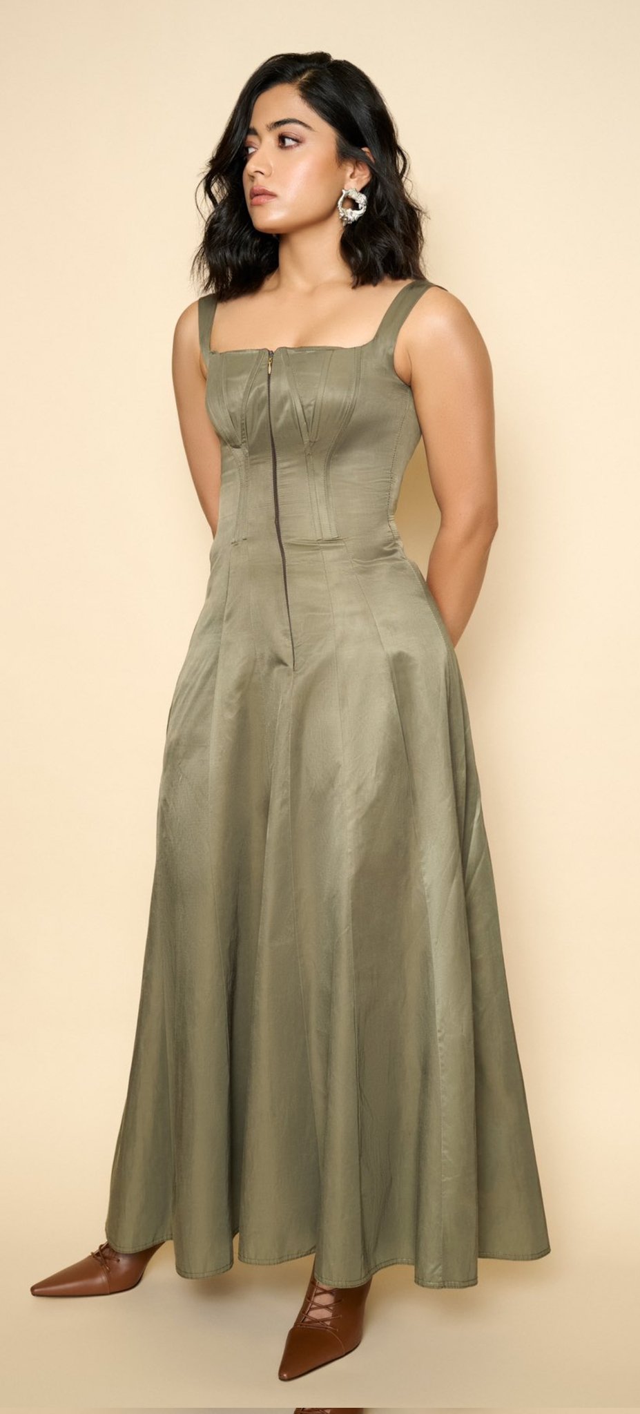 GK3hDa8WgAAop_U?format=jpg&name=large