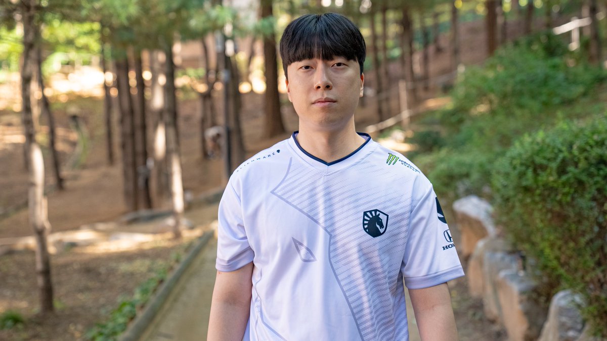 Today, @sc2cure will compete in the Global Starcraft II League! 🌊🇰🇷 The Semifinals start soon, with Cure competing at 11.30AM CET Broadcast starts in 20! #LETSGOLIQUID 📺youtube.com/live/r5SE70sYC…