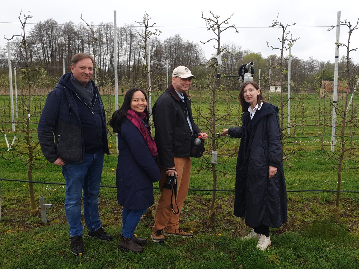 was great to have Professor Laszlo Baranyai from MATE back at ATB, at least for (too) short visit, discussing the wireless network with global radiation sensors in the canopies in joint #SHEET project