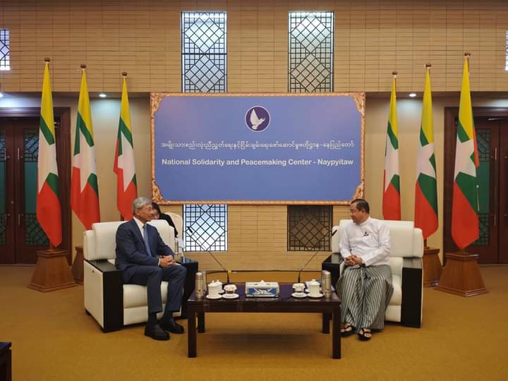 IrrawaddyNews's tweet photo. Amid clashes between the junta and the Kachin Independence Army near the Chinese border in northern Myanmar, Chinese Ambassador to Myanmar Chen Hai met junta Border Affairs Minister Lt-Gen Tun Tun Naung in Naypyitaw Wednesday to discuss border stability. 
#WhatsHappeningInMyanmar https://t.co/d54K6q9oHL