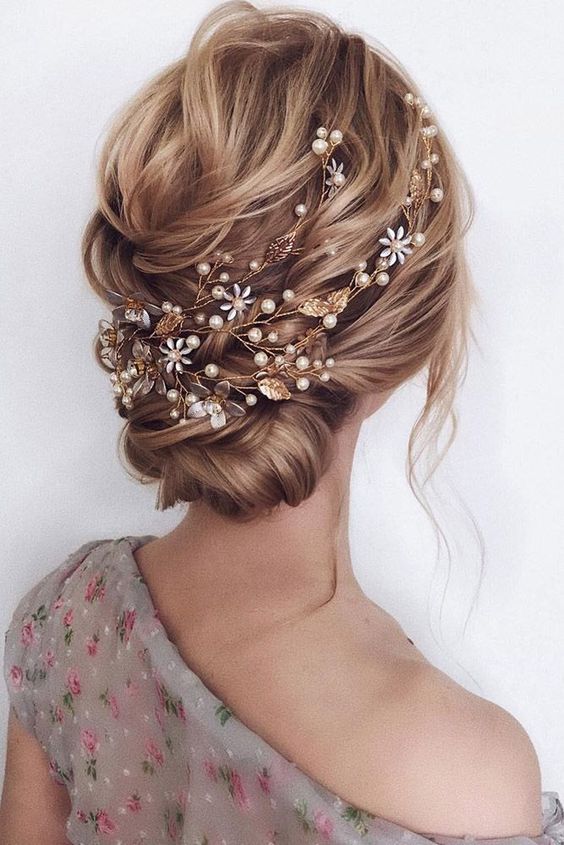 Beautiful Wedding Hair Accessories: Ideas & Tips
.
.
#WeddingHair #HairAccessories #BridalBeauty #WeddingIdeas #HairTips #WeddingPrep #BridalStyle #HairInspiration #WeddingAccessories #BrideToBe