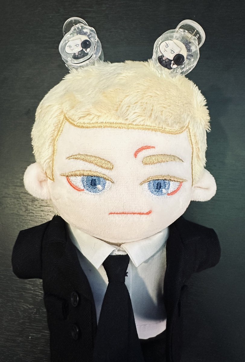 0lkyou's tweet photo. 상남자특
있는 머리 없는 머리 다 모아서 삔 꼽아줌 https://t.co/iXkyLUj9NS