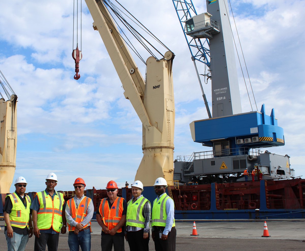 [NEWS] Arawak Port Development Limited (APD) has ordered a #Konecranes Gottwald ESP.6 mobile harbor crane to their terminal at the Port of Nassau. It's the first to run on mains power, with zero emissions during operation. Read more on the topic from:👉 bit.ly/4aMLjrW