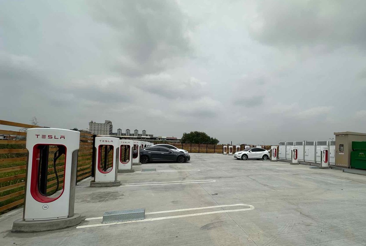 New Tesla Supercharger: Tainan - Hsinying, Taiwan (18 stalls) 
tesla.com/findus?locatio…