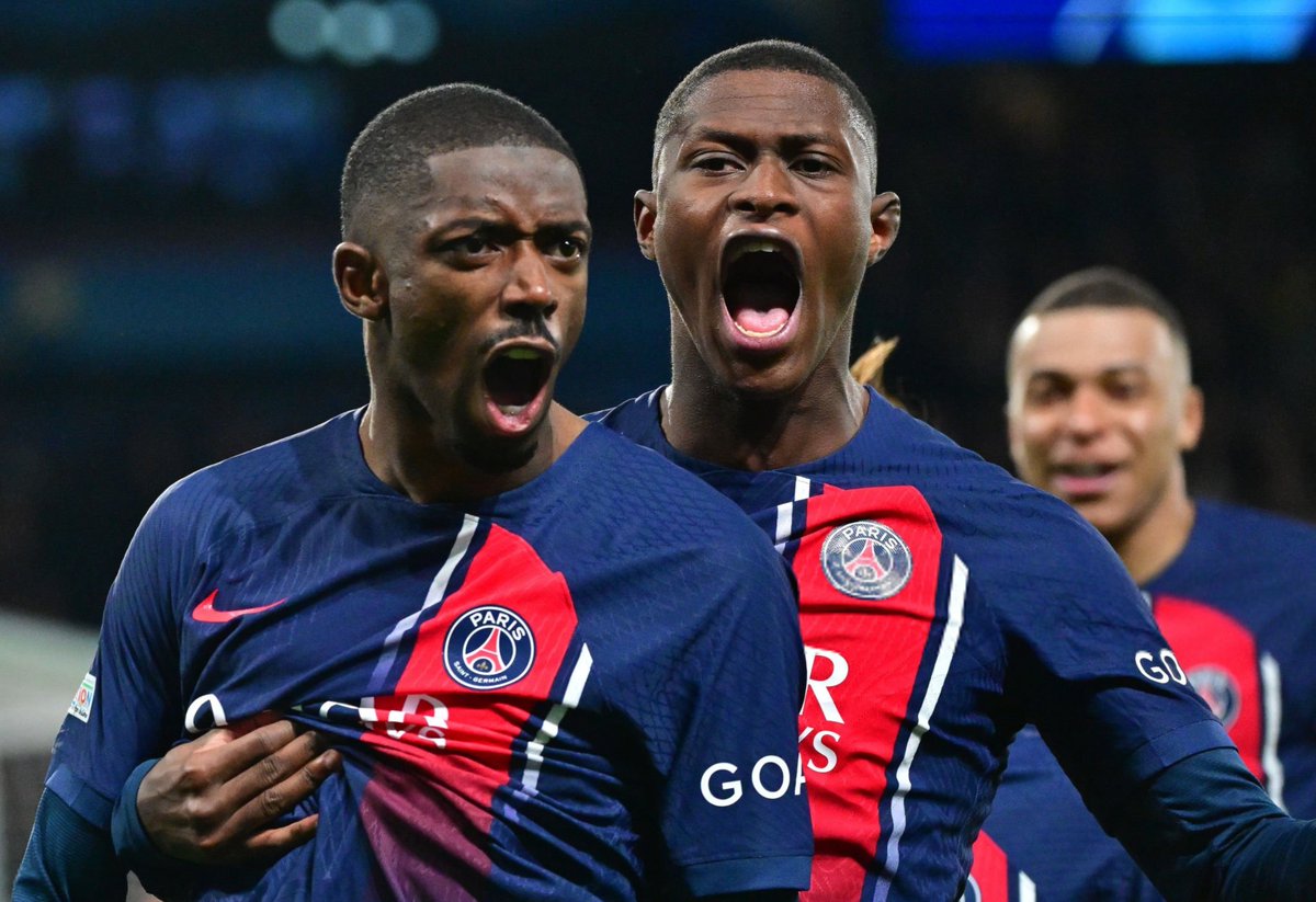 lnstantFoot's tweet photo. L'optimisme règne au sein du vestiaire du PSG malgré la défaite subie face au FC Barcelone. 💪❤️💙

Les Rouge et Bleu souhaitent s'arracher afin de poursuivre leur aventure européenne. ⚜️

Les Parisiens sont déterminés à corriger ce qui a été mal fait. 👊

(@le_Parisien_PSG) https://t.co/pVnBflRQmq
