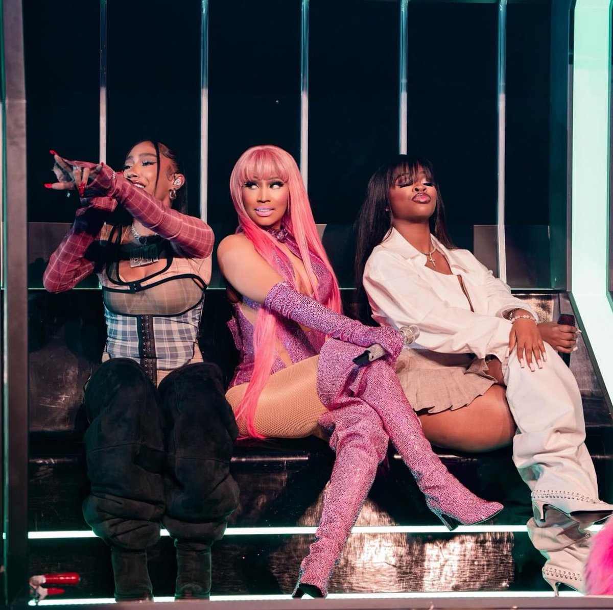 winnieharlow's tweet photo. Telling my kids this is Destiny’s Child @BIABIA @NICKIMINAJ @ThegirlJT https://t.co/SVurcXJXeA