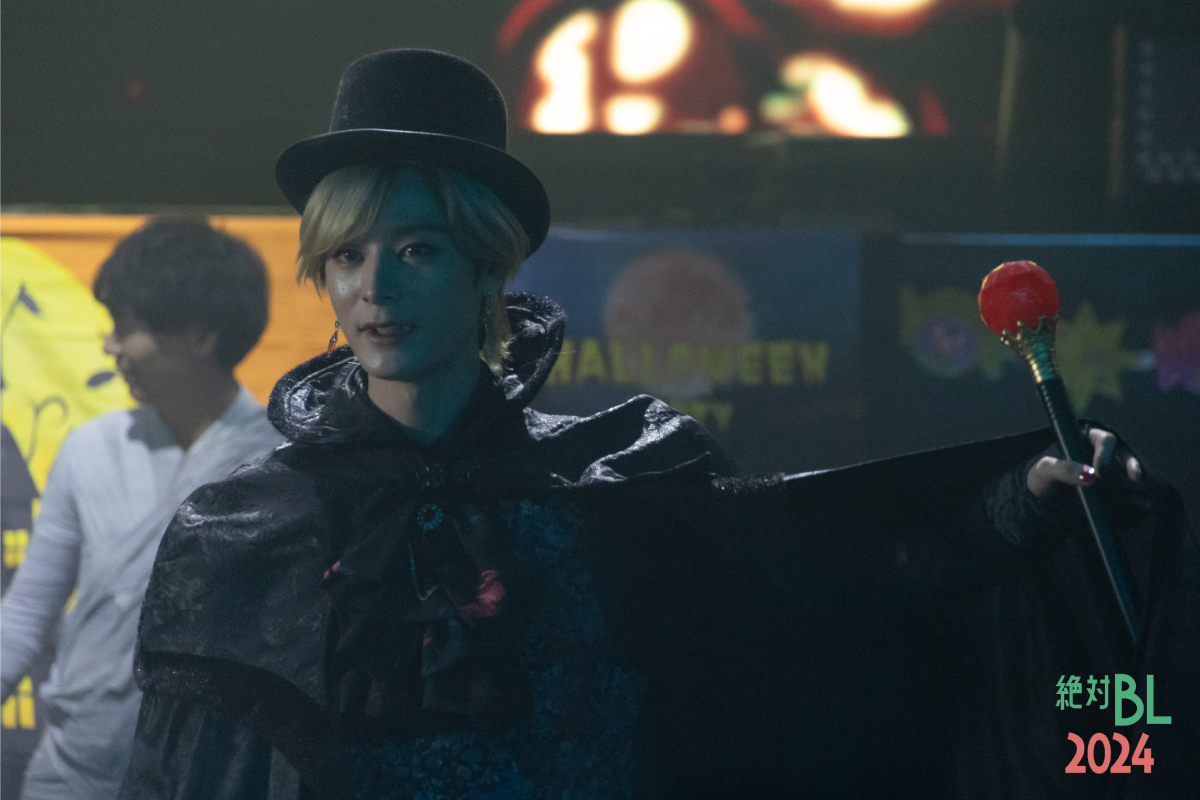 zettaiBL_final's tweet photo. 💬第1話【VSハロウィン】あらすじ
ハロウィンパーティで繰り広げられるコスプレ合戦に厳しさと儚さを垣間見てしまったモブの目の前に、完璧かわいらしい赤ずきんが現われ思わず目を奪われるが…。
#絶対BL #絶対BL2024 #Lemino https://t.co/IJC3JrNVSa