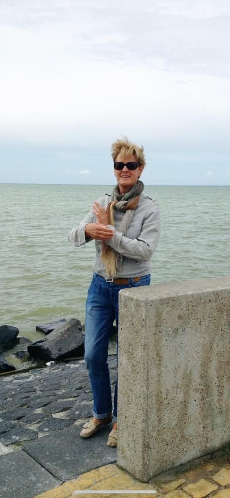 JanZwemer's tweet photo. Vandaag, 4 jaar geleden, was Lia over haar lijden heen. Vier jaar alweer: haar sterfdag!
In haar leven deed ze haar tweede naam eer aan: Maatje. Dat was Lia, in haar werk als wijkverpleegkundige, voor vrienden, voor mij/ons: maatje, ma en oma. Vandaag gedenken we haar. https://t.co/0Cgdx097Iz