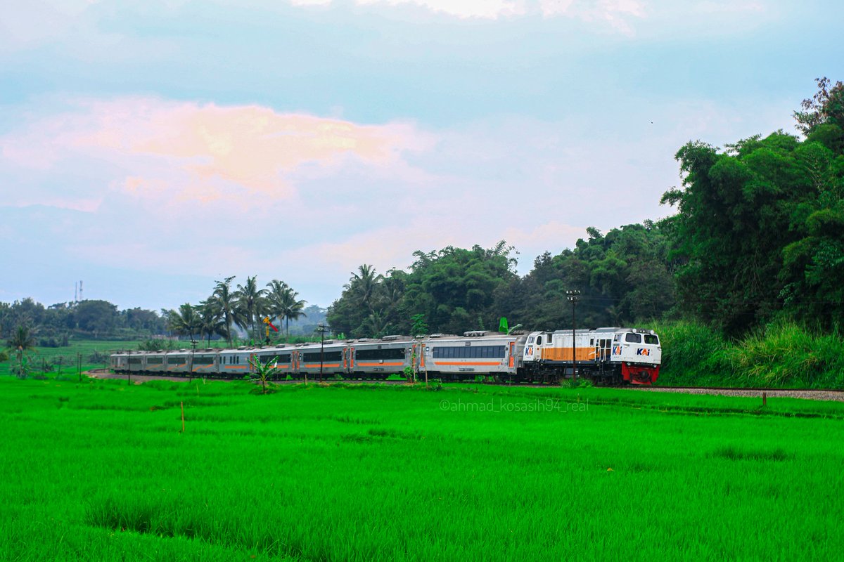 Malabar tambahan @KAI121 @keretaapikita @mas_didiek @AnkerTwiter @sahabatKAI121 @jurnalrailfans @jalur5_ @semboyan35com @garut_railfans @instrail_id @kemenhub151 @asmaraism @GM_MarKA @roeswantara