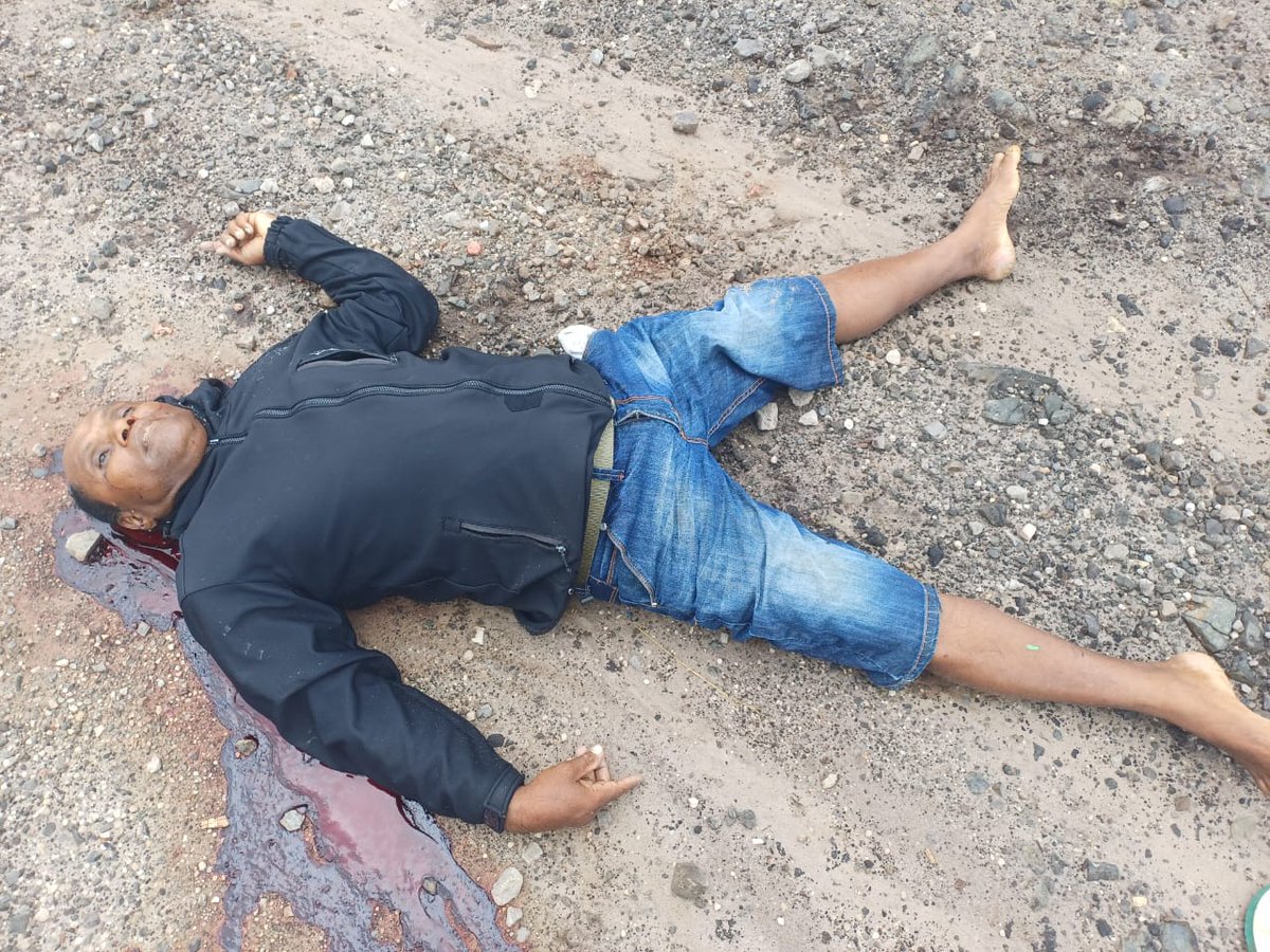 ingintahu9091's tweet image. Pada hari Kamis, 11 April 2024 sekitar pukul 08.00 WIT telah trjdi pembunuhan thd Danramil Aradide, Kodim 1703/Deiyai, a.n. Letda Inf Oktovianus Sogarlay di Kampung Pasir Putih,distrik  Aradide, Kab. Paniai oleh OTK. Saat ini jenazah sedang dievakuasi. 
Kemana #KomnasHAM #bemui