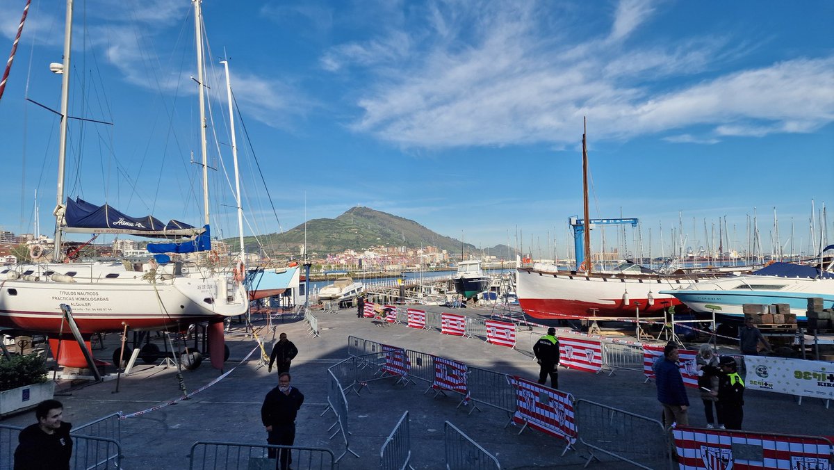 ¡En el club maritimo <a href="/RCMARSC/">RCMA-RSC</a> ya están alistando la llegada de los Campeones!

TXAPELDUNAK 🔴⚪️🔴

#ALLIRON #Copa25 🏆