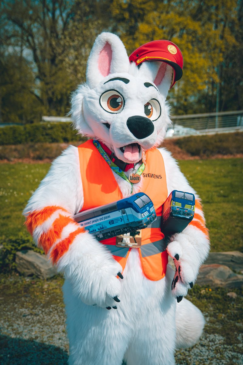 Bolt Railway Dog ๐ (@b_railway_dog) on Twitter photo On this picture we can see the happiness of a doggo with his Vectrons ๐ฅฐ ๐งก๐ค
๐ธ <a href="/GranyaTheCat/">๐ธGranya๐ธ</a>
#Siemens #Vectron On this picture we can see the happiness of a doggo with his Vectrons ๐ฅฐ ๐งก๐ค
๐ธ <a href="/GranyaTheCat/">๐ธGranya๐ธ</a>
#Siemens #Vectron