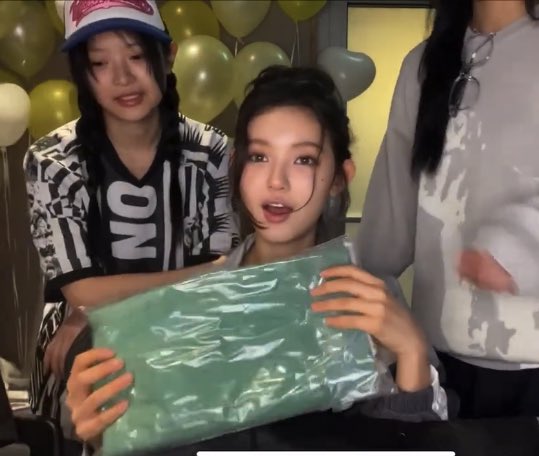 does anyone know if the minji mentioned what these two items are? I have the check pattern item but since there aren’t subs I can’t confirm the green one