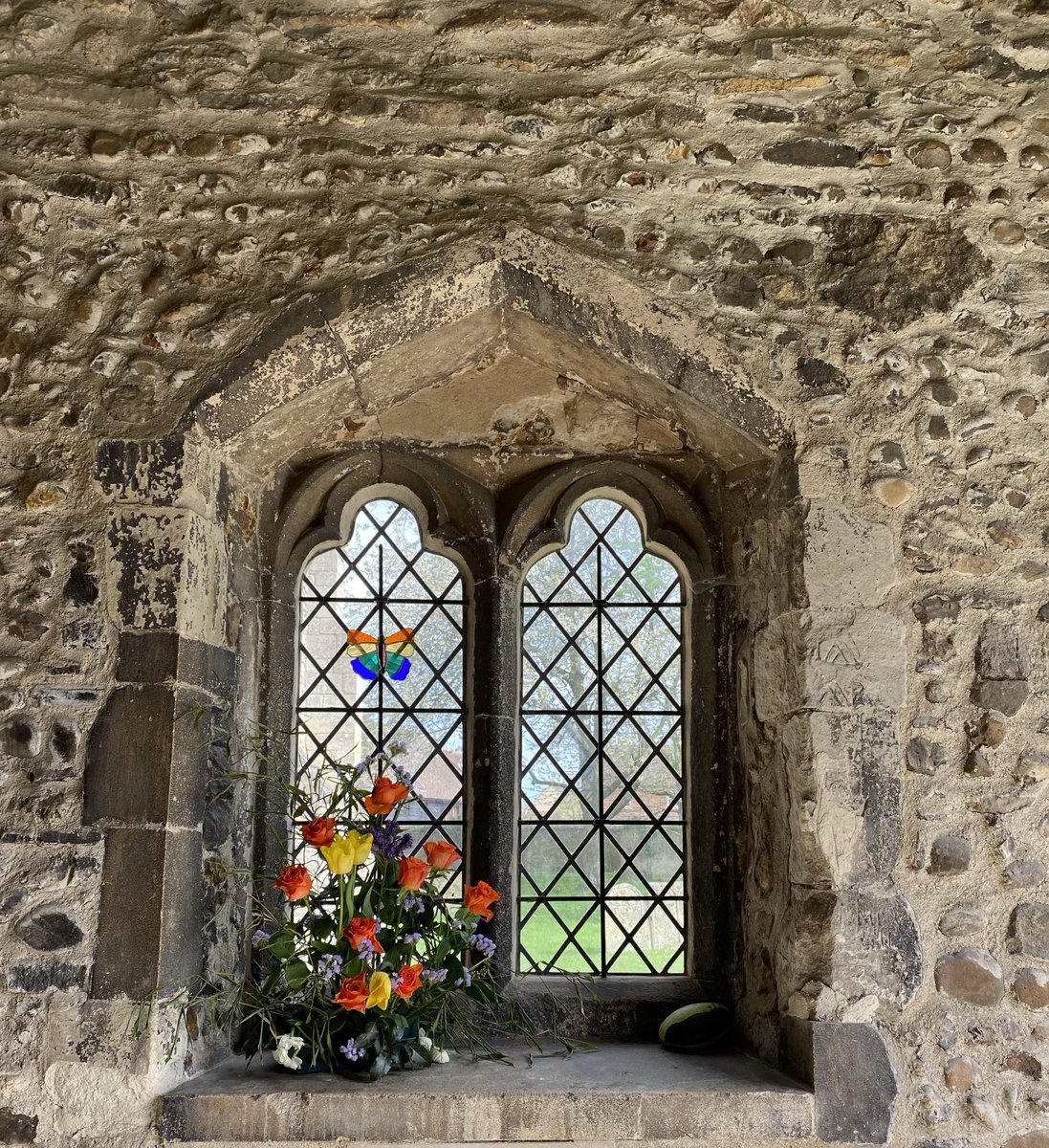 “Just think happy thoughts and you’ll fly.” J.M. Barrie’s, Peter Pan Wishing you a happy Thursday everyone 🙏 📷From Fenstanton church, Cambridgeshire