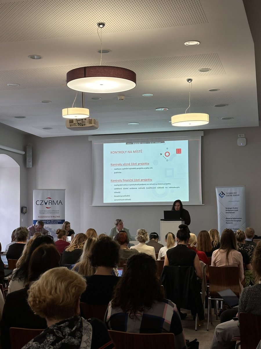 CZARMA_CZ's tweet photo. Včerejší den se na zámku v Třešti nesl ve znamení financí #lumpsum a #auditech v #HorizonEurope projektech. 🇪🇺
Dnes se naopak věnujeme projektům tuzemským. 🇨🇿
#FinanceNaZámku #CZARMA https://t.co/B8luvAAFjt