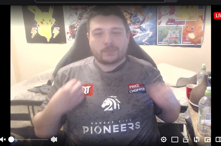 THANKS TO THE BOIS @PioneersGG legit one of the best jerseys ive seen; the grey fits perfect; - Your biggest fox fan.