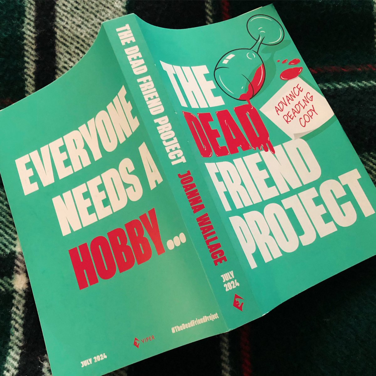 Come for the murder and stay for the errant Labradors and the Sweaty Betty mums (we all know at least one…), #TheDeadFriendProject had me snorting out loud one moment then covering my mouth with my hands the next. Brilliant fun. #bookreview #newbooks #bookrecommendation