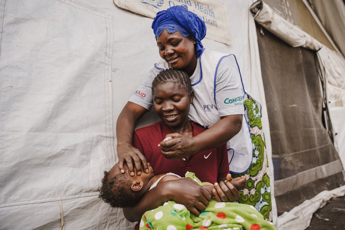 Quelques gouttes peuvent protéger à vie ! 💪 Salomon et d'autres enfants du site pour personnes déplacées de Bulengo à l'est de la RD #Congo ont été vaccinés contre la #polio avec le soutien de l'UNICEF, @OMSRDCONGO, @USAIDGH, @gatesfoundation, @DevCanada, @RotaryFR et @gavi_fr.