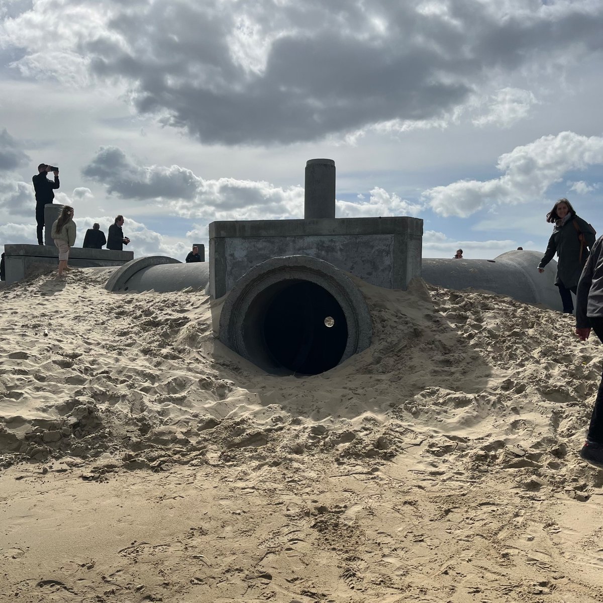 Ivan Morison’s contribution to the Trienniale Brugge on the beach at Zeebrugge is excellent. An industrial sandcastle. #tribru24