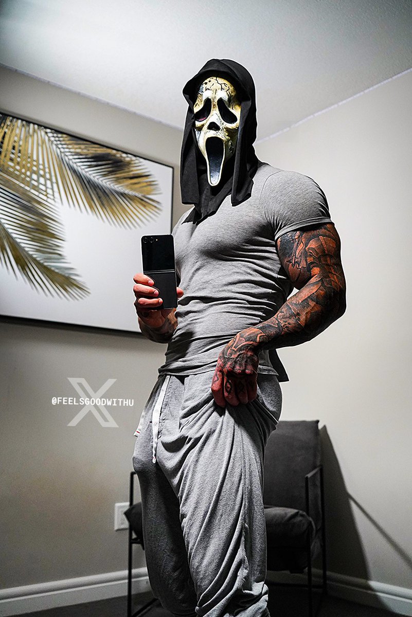 Tongue Kiss tweet media