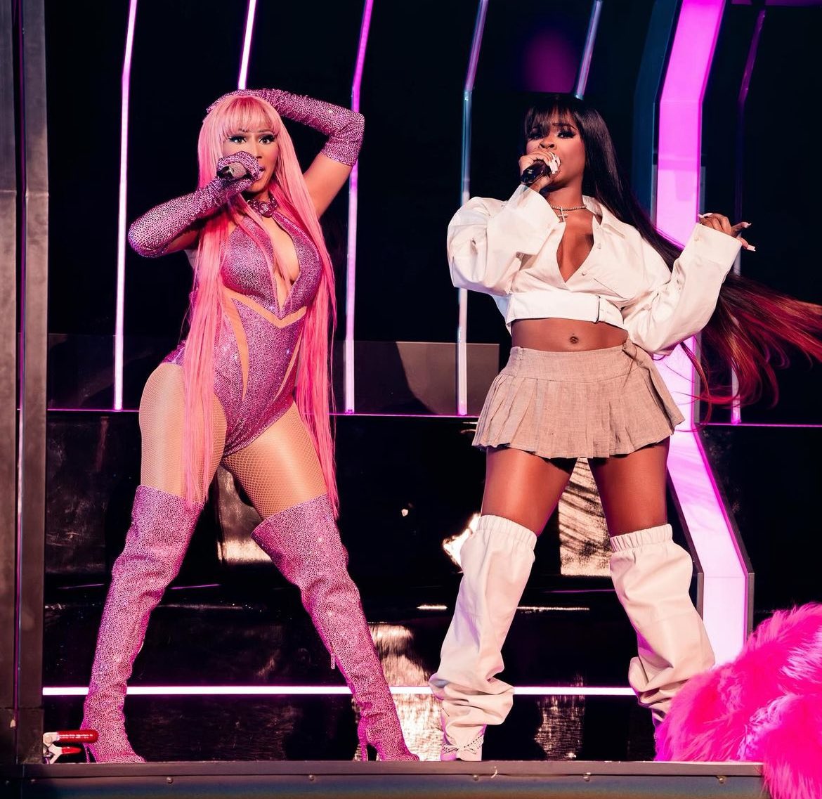 0n3il_ch4v3z's tweet photo. Barbie meets Bratz ๐ฉท๐ฉต
#QueensMix #SOLDOUTMINAJ #CityCinderellaComing
@NICKIMINAJ @ThegirlJT https://t.co/ZnzvgeH61i