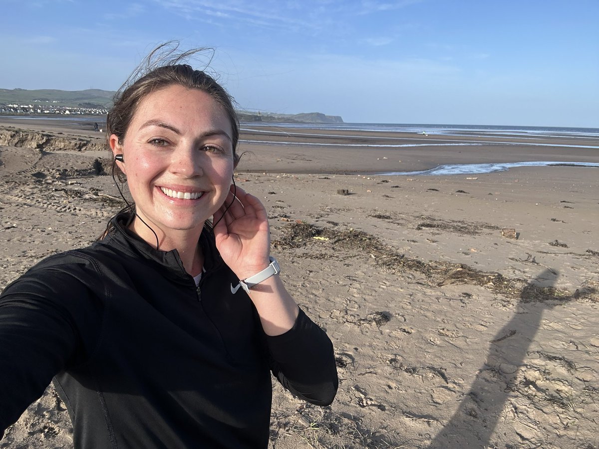 🏃‍♀️ If anything is going to motivate me for a run, it’s living next to this gorgeous beach. Finally feeling a bit more settled and enjoying my new apartment for a few months 😁!