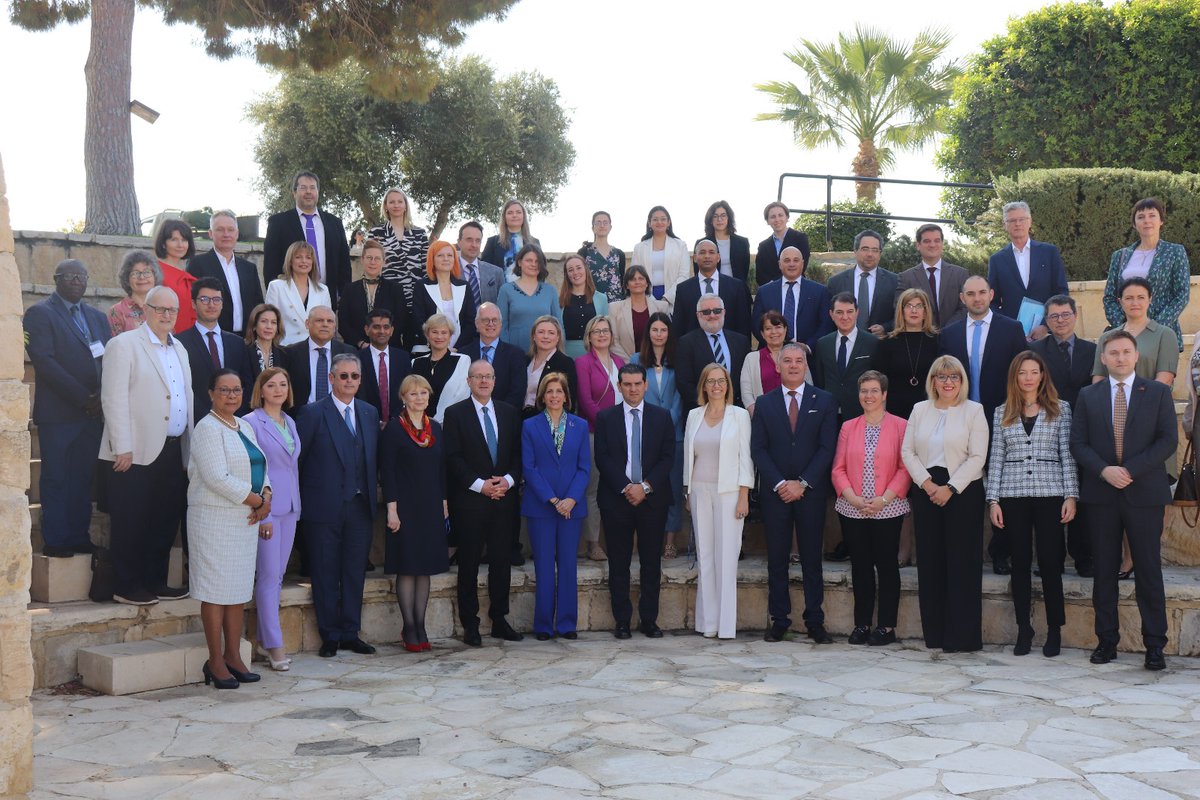 🤝Small countries – both individually and collectively – play a pivotal role to help meet challenges we face and seize opportunities ahead, said @hans_kluge, opening the 10th #SmallCountries Initiative meeting in Cyprus 🇨🇾 @MichaelDamianos @SKyriakidesEU #Cancer #ClimateChange