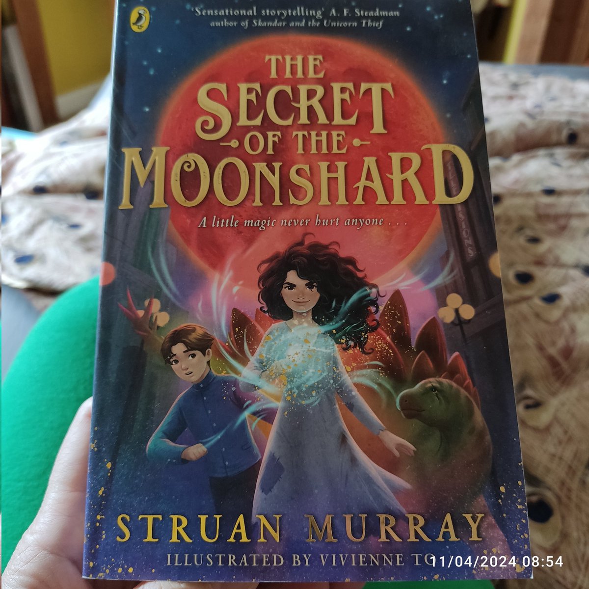 Excited to get stuck into this stunning looking book from @Struan_Murray #TheSecretOfTheMoonshard looks just as amazing as the #OrphansOfTheTide series 🤩 Now just don't disturb me for a couple of days 😉🤣 @PuffinBooks @PenguinUKBooks