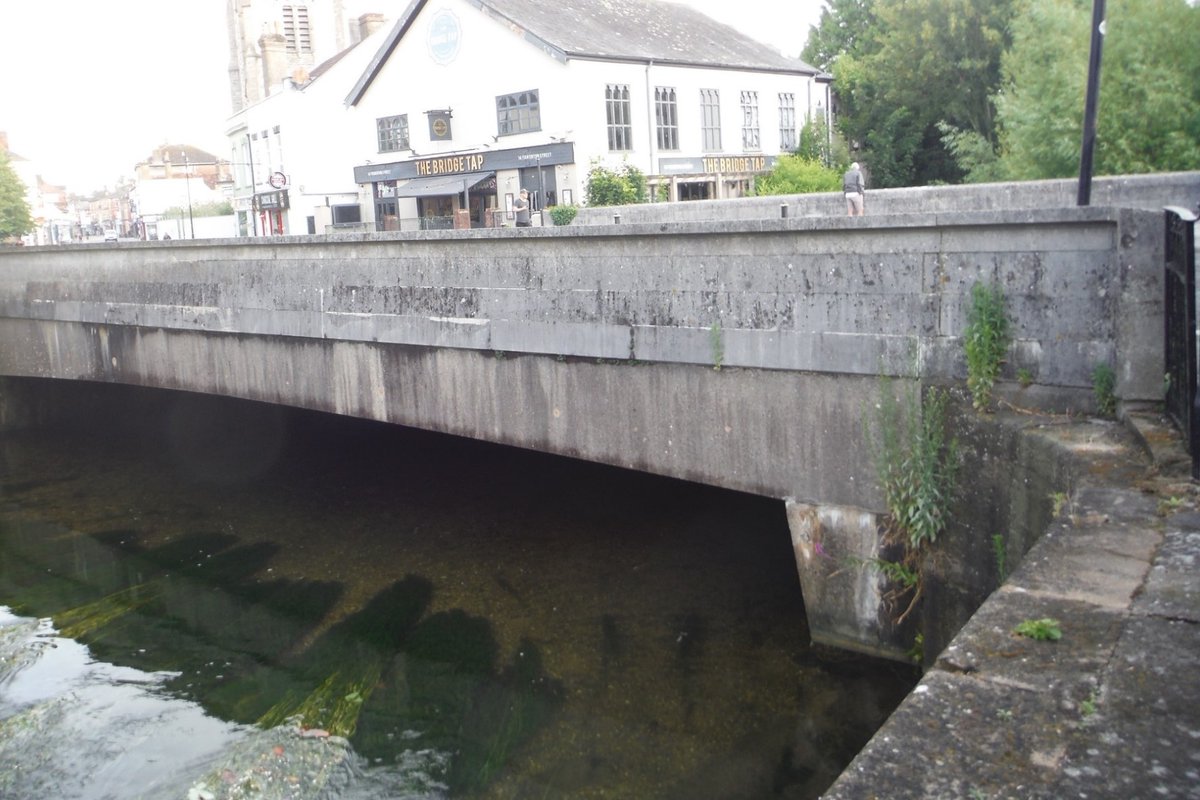 Fisherton Street Bridge, Salisbury will benefit from essential waterproofing works as part of a routine maintenance programme Work will be completed in two phases, with the final surfacing completed as part of the Fisherton Gateway improvements More 👉🏼 : orlo.uk/yLn3i