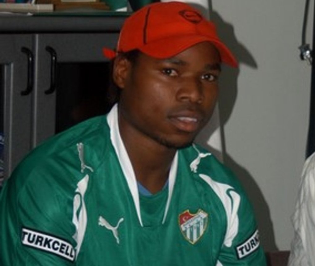 🇿🇲 2023 AFCON U17 turnuvasında Zambiya ile dikkatimi çeken ve takibe aldığım Linecker Mbesuma (16), Bursaspor'un eski oyuncusu (2007-08) Collins Mbesuma'nın oğluymuş ve kendisi de babası gibi hücum hattında görev alıyor.

☑️ Sprinter ve merkeze de hakim bir kenar oyuncusu..

++