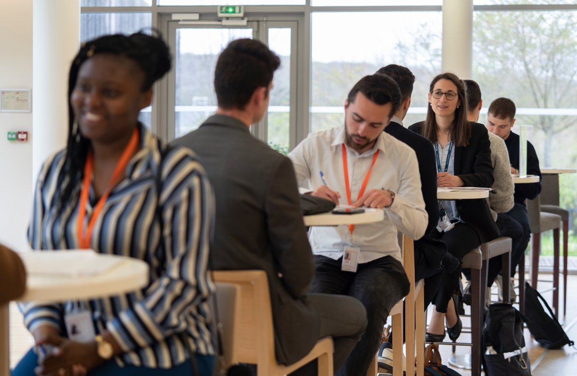 Être à l'écoute des collaboratrices & collaborateurs de demain est essentiel pour Safran🎓 Safran University a ouvert ses portes à 20 étudiants d'écoles d'ingénieurs et de commerce, pour une journée d'échanges avec nos ambassadeurs écoles ou encore des sessions de speed-hiring ✨