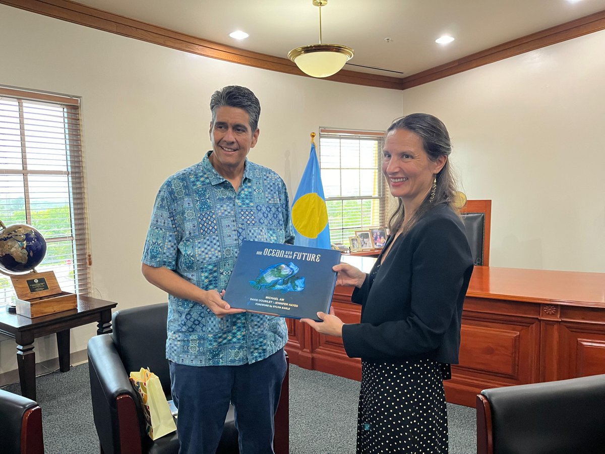 🇫🇷🤝🇵🇼 On April 3, 2024, French Ambassador @MarieFontanelPH presented her letters of credentials to Palau President @Surangeljr As Indo-Pacific nations, France and Palau are committed to enhancing cooperation in the fight against climate change and protecting the Oceans.