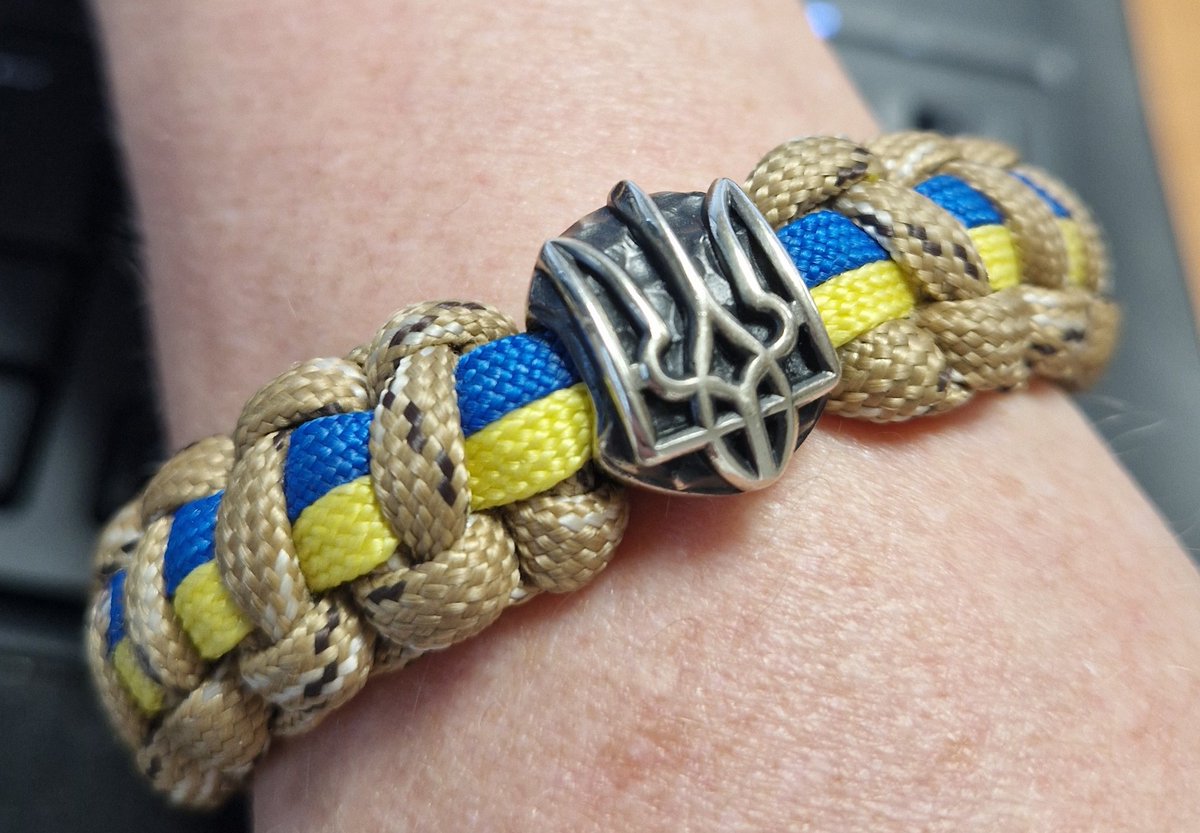 @Jpod_art Giving up? Not an option. Slava Ukraini 💙💛 I wear it with pride every day 🥰