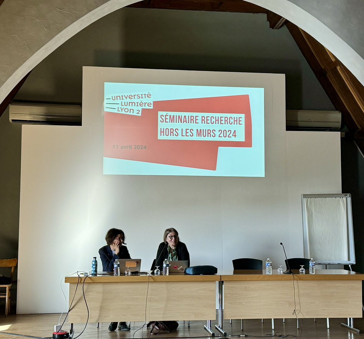 ✨Comme chaque année, le PôPS est présent au séminaire recherche Hors les Murs, organisé par <a href="/univ_lyon2/">Université Lumière Lyon 2</a> ! 
🗓️ Au programme : introduction par <a href="/IsabelleVonB/">Isabelle von Bueltzingsloewen</a> &amp; Julia Bonaccorsi, conférences et ateliers sur l’openscience, l’évaluation HCERES &amp; la science avec et pour la société !
