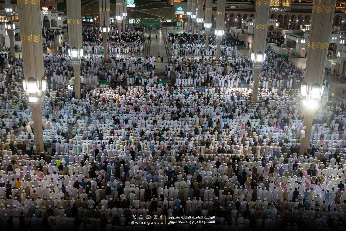 People as far as the eye can see at Masjid an-Nabawi and all around, on the blessed nights of Ramadan! Did you make the most of the month? Don't let your worship stop and keep going InshaAllah! Photo: @wmngovsa