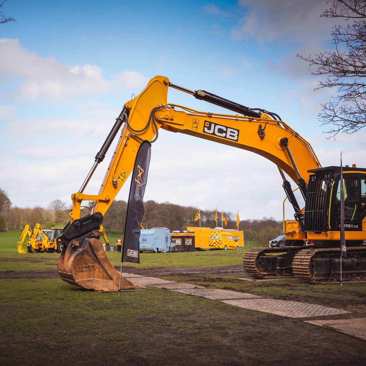 1966 vs. Today 🤩 Almost 60 years ago this JCB 6C was set to work on the banks of the river Derwent in Matlock 👏 #ThrowbackThursday Shown here alongside the brand new JCB 370X Tracked Excavator 🙌