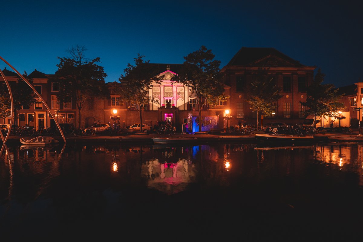 Tijdens onze 150e verjaardag op 1 mei zijn we ook 's avonds geopend voor de Nacht van de Zintuigen! Geïnspireerd op de presentatie van Rembrandts vier zintuigenschilderijen bespelen hedendaagse kunstenaars jouw zintuigen op allerlei manieren. Kijk op lakenhal.nl/nacht.