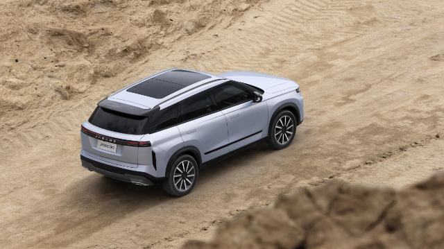 AutoTraderSA's tweet photo. The @Jaecoosa #J7 is on its way to SA, and we have the inside scoop!
https://t.co/gPDzmtRONE
#JAECOOJ7 #JAECOOLaunch #MudMode https://t.co/7QQ1R8iQJH