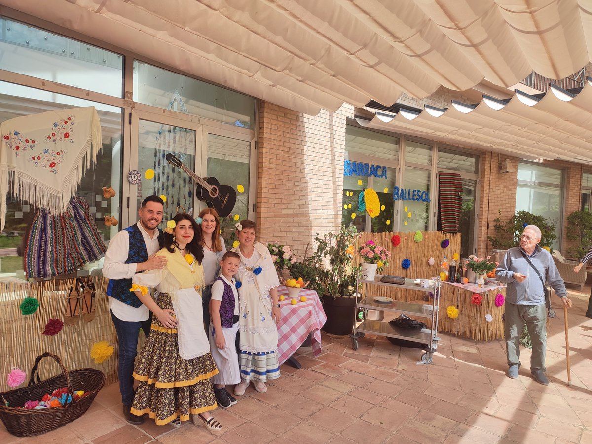 GrupoBallesol's tweet photo. En Ballesol Altorreal, celebramos las #fiestasdeprimaveramurcia con nuestra propia Barraca. ¡Un banquete musical con un aperitivo típico de la ocasión! ¡Feliz Bando de la Huerta! 🌸✨ #Bando2024 

¡Descubre más sobre nuestra #residencia de mayores en #Murcia! 👉🏼 https://t.co/M2xvr5AzKu